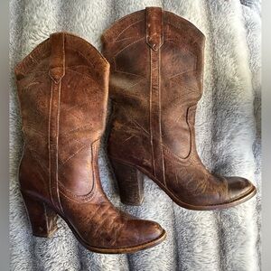 Vintage 1970s Leather Western Boots | Made in Romania | Size 7 | 3” Heel 🤎